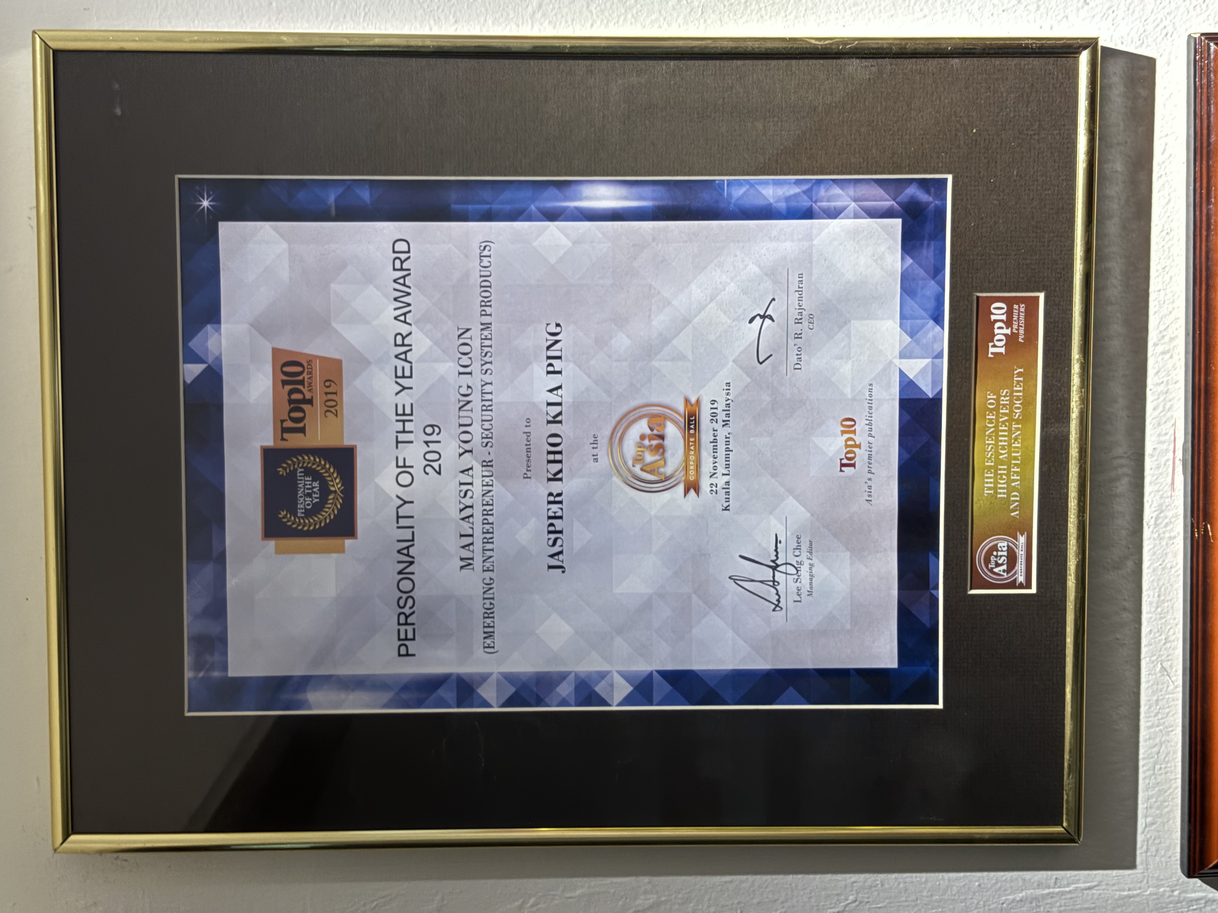 2019 AWARD CCTV TOP 10 CONSUMERS CHOICE AWARD 2019 AWARD CCTV TOP 10 CONSUMERS CHOICE AWARD